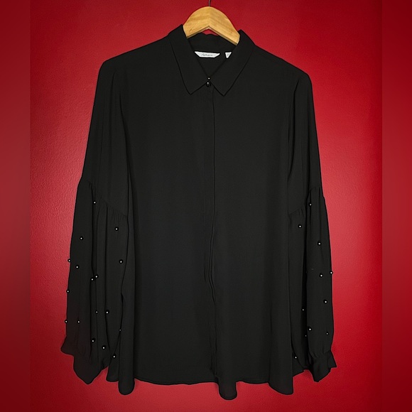 NWOT- OS-Reitmans beaded sleeve button down! - Picture 2 of 7